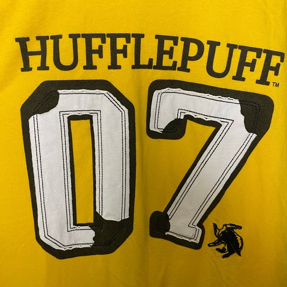 🩶 Diggory Hufflepuff UNIVERSAL STUDIOS Ringer Tee Adult XS - Picture 3 of 7